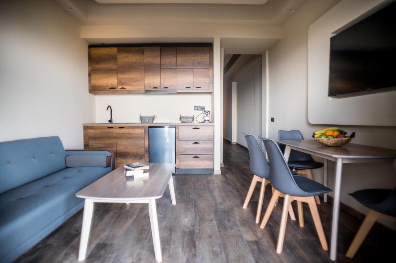 Seven Keys Luxury Suites Achílleion 外观 照片