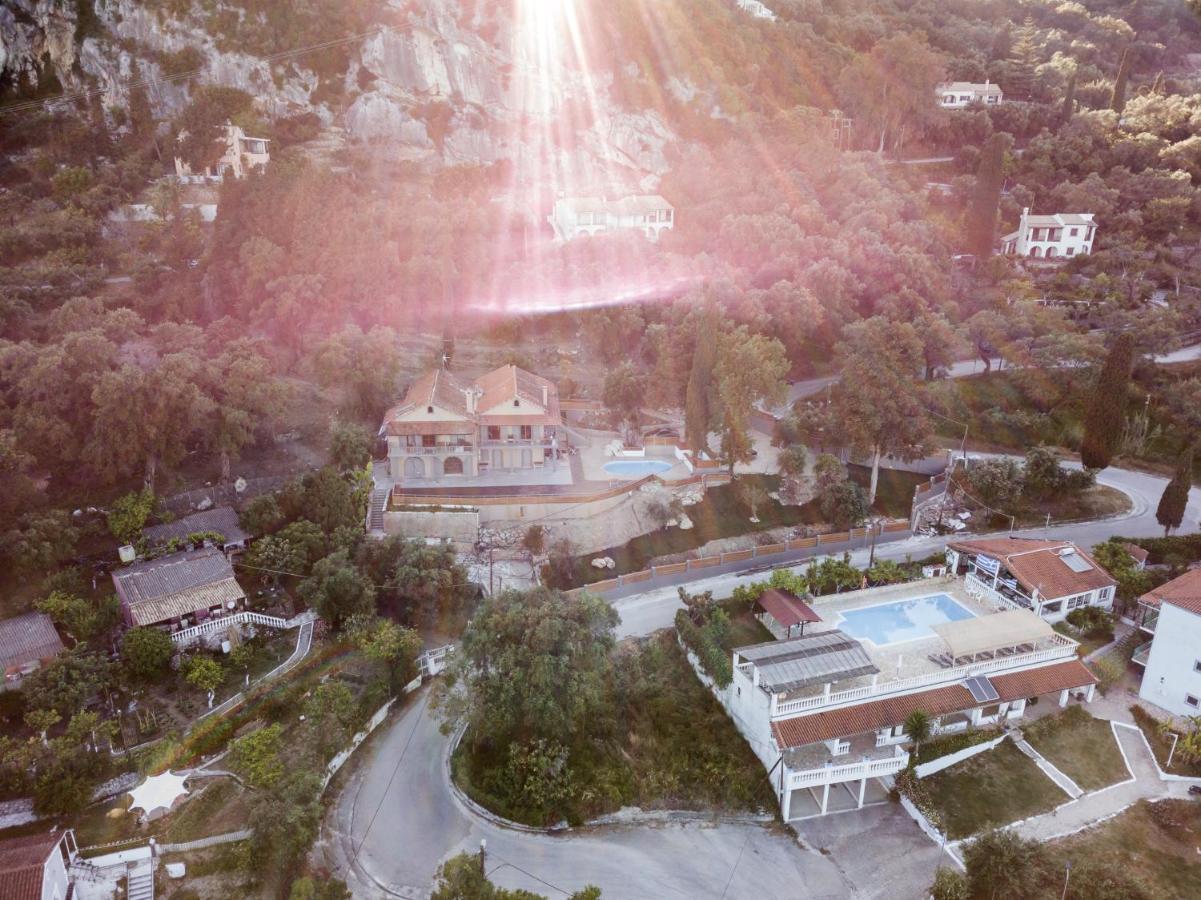Seven Keys Luxury Suites Achílleion 外观 照片