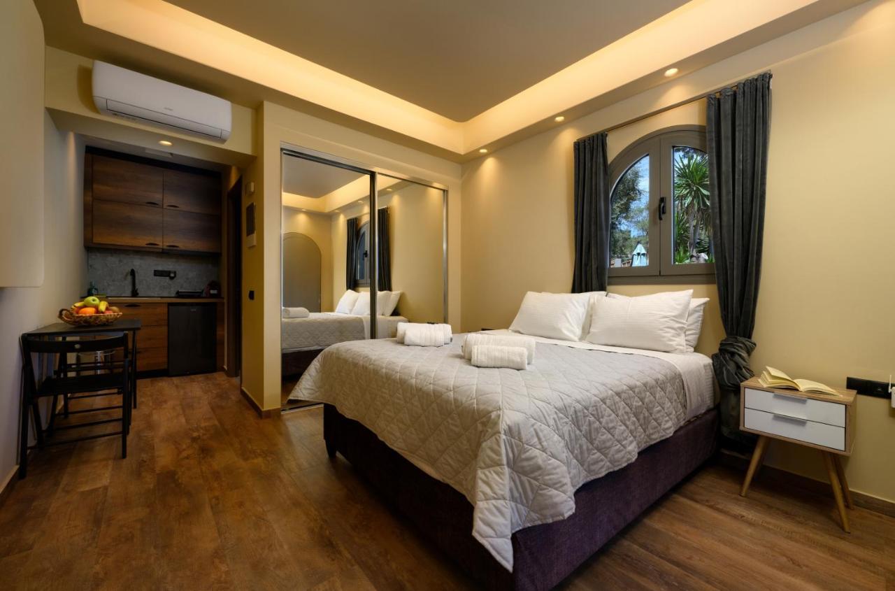 Seven Keys Luxury Suites Achílleion 外观 照片