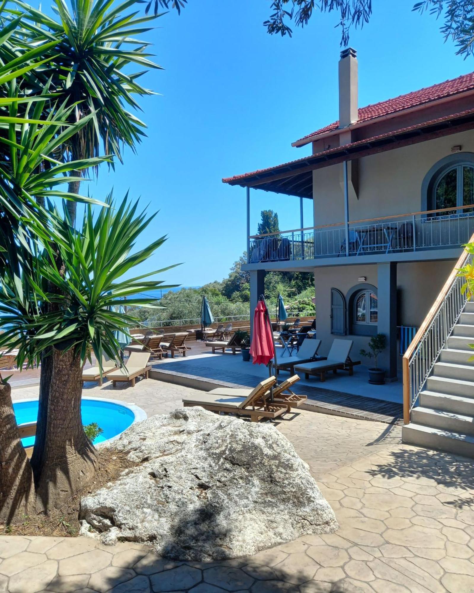 Seven Keys Luxury Suites Achílleion 外观 照片